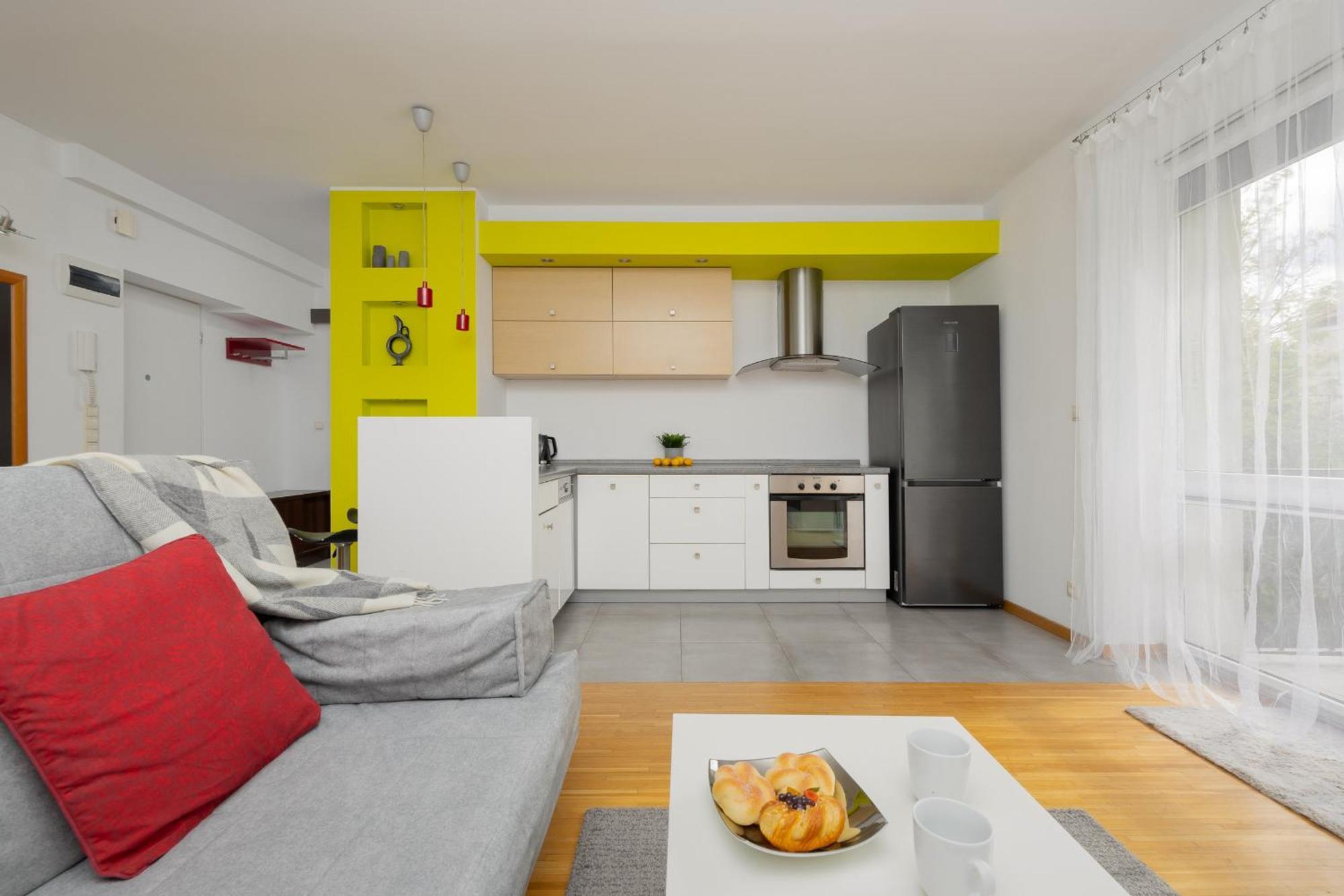 Sunny In The Heart Of By Renters * Varšava